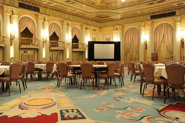 BiltmoreHotelCrystalRm05